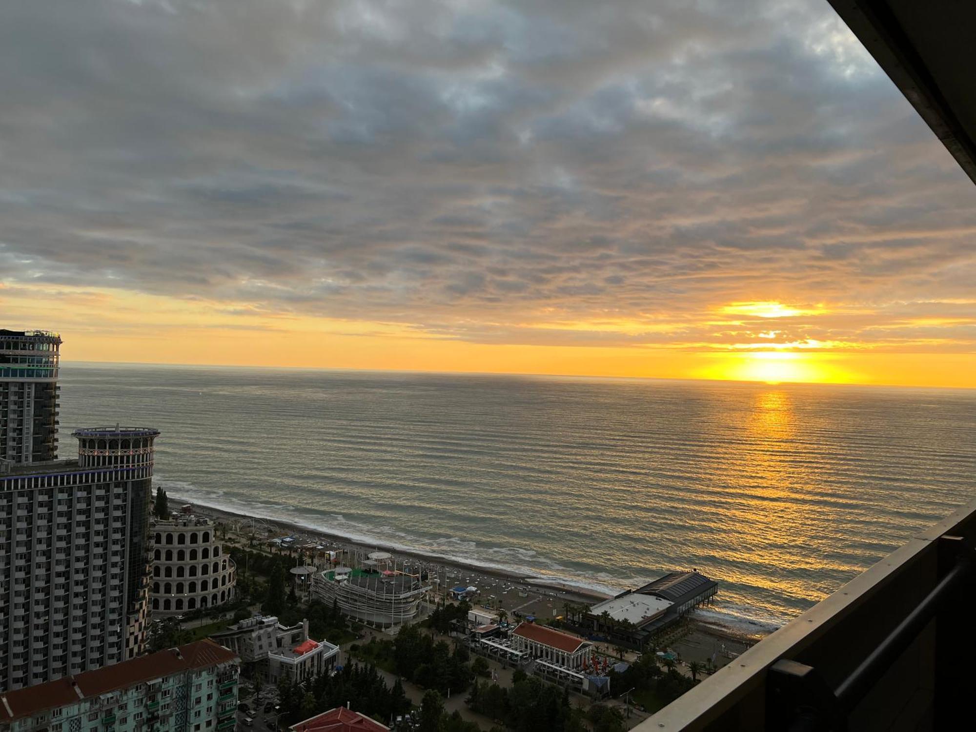Orbi City Seaview Batoumi Extérieur photo